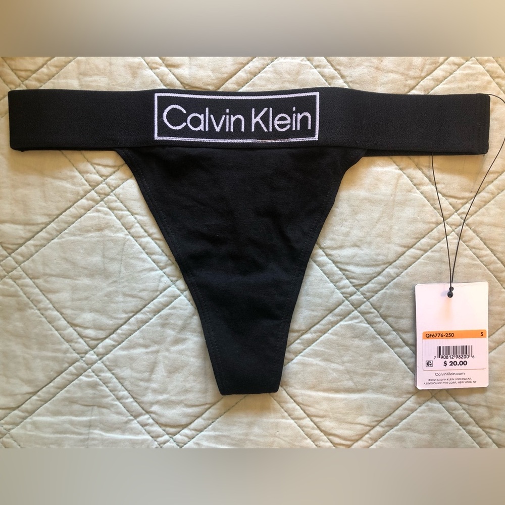 Calvin Klein boxer brief short, thong, and bralette set (S) - Picture 9 of 9